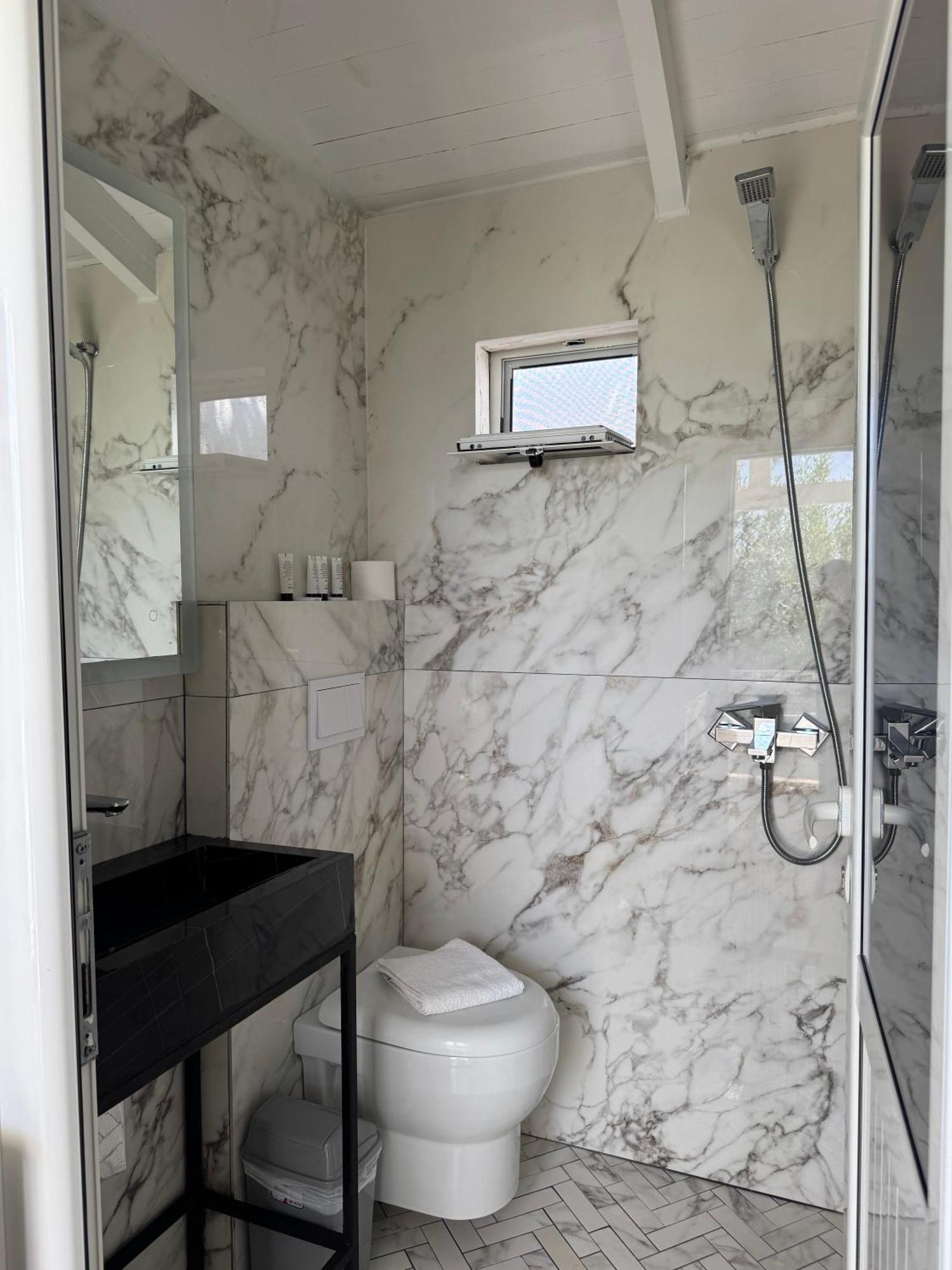 Alevra Hotel Dhermi Luaran gambar